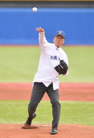 元巨人・中畑清氏が始球式　ワンバウンド投球に「ちくしょう！」全日本大学野球選手権が開幕