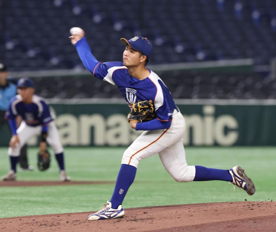 　創価大打線相手に力投する東亜大・藤井（撮影・佐々木彰尚）