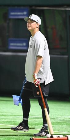 打撃練習する坂本