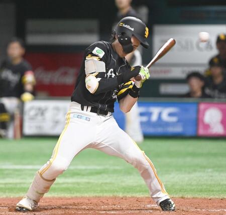 【写真】巨人・井上が二回途中で危険球退場　周東への頭部死球で球場騒然