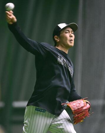 　キャッチボールで調整する石川柊（撮影・開出牧）