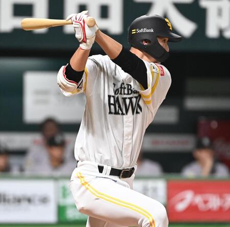 　３回、秋広が右中間二塁打を放つ