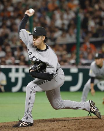 　先発し、７回３失点で今季初勝利を挙げた巨人・西舘＝みずほペイペイドーム