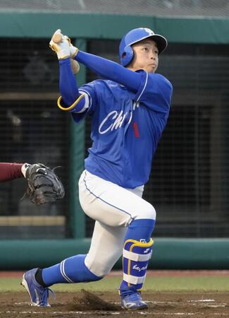 　２回、岡林が右越えに３ランを放つ