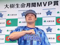 　月間ＭＶＰを受賞した牧（撮影・金田祐二）