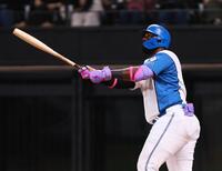 　１回、逆転２ランを放つレイエス（撮影・中島達哉）