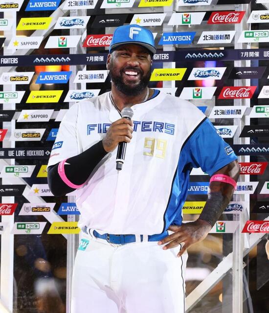 大暴れ日本ハム・レイエス お立ち台で神助っ人ぶり発揮「本塁打1位