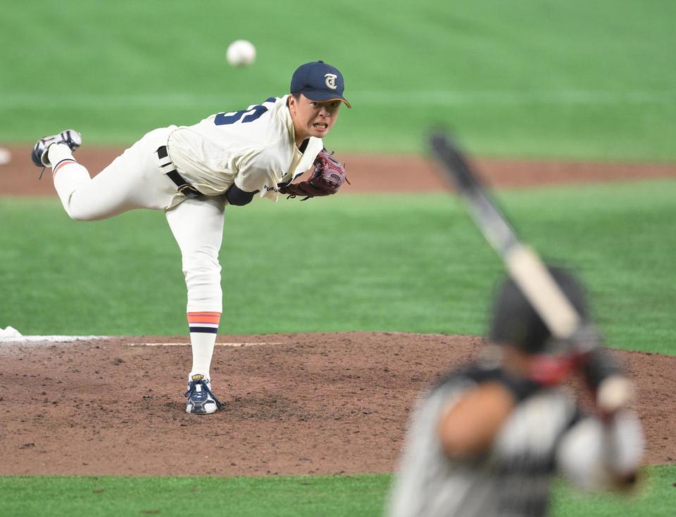 九産大相手に力投する先発の東北福祉大・桜井頼之介＝東京ドーム（撮影・伊藤笙子）