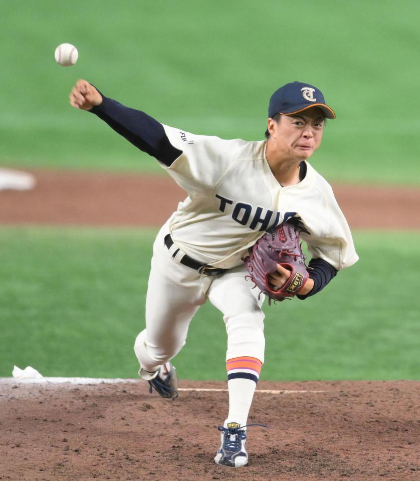 力投する先発の東北福祉大・桜井頼之介＝東京ドーム（撮影・伊藤笙子）