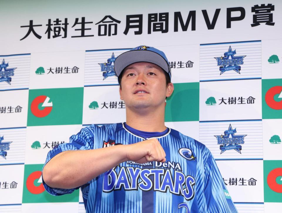 　月間ＭＶＰを受賞した牧（撮影・金田祐二）