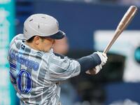 　３回、先制二塁打を放つ山本