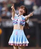 　期間限定衣装を着用するファイターズガールの工藤心優さん＝１１日、エスコンフィールド北海道