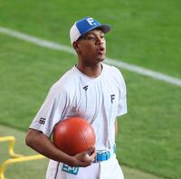 　アップする万波（撮影・中島達哉）