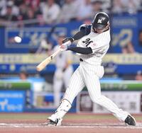 　７回、左越え三塁打を放つ藤原（撮影・開出牧）