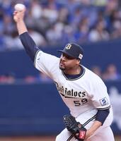 　８回表に登板し三者凡退の好投を見せたペルドモ（撮影・立川洋一郎）