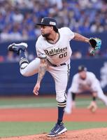 　ＤｅＮＡ打線を相手に力投するエスピノーザ（撮影・立川洋一郎）