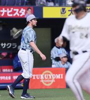 　１回、杉本に適時三塁打を打たれ　先制を許すバウアー（撮影・立川洋一郎）