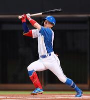 　１回、三塁打を放つ五十幡（撮影・中島達哉）