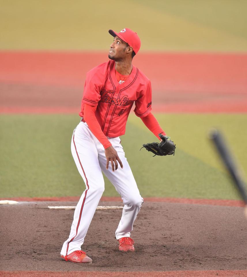 　１回、池田に先制の左越えソロを打たれたアドゥワ（撮影・開出牧）