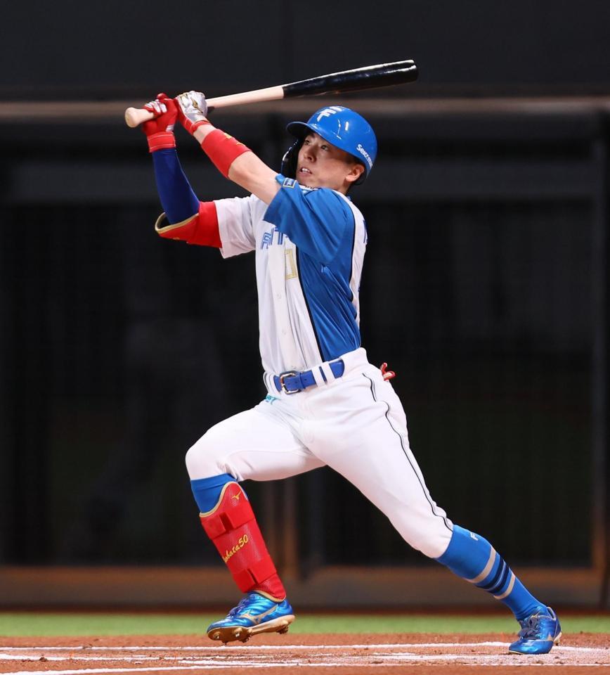 　１回、三塁打を放つ五十幡（撮影・中島達哉）