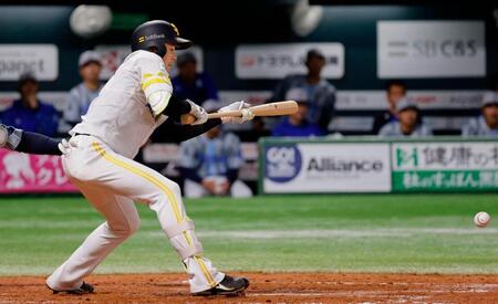 　５回、三塁、川瀬が投前にスクイズを決める