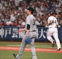 　３回、三塁、頓宮（右）に左前適時打を打たれた赤星