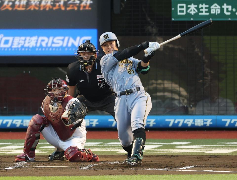 　２回、二塁、中前打を放つ」豊田（撮影・金田祐二）