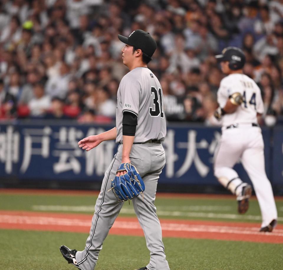 　３回、三塁、頓宮（右）に左前適時打を打たれた赤星