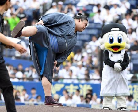 【写真】大相撲・隆の勝がZOZOでセレモニアルピッチに歓声 マウンドで四股に観客も思わず「よいしょ~」