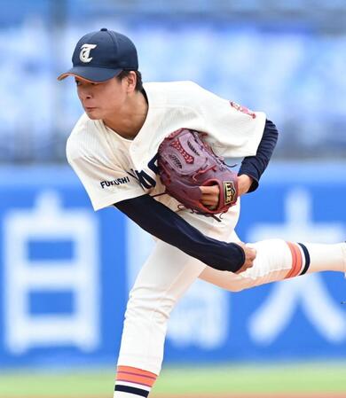 　力投する東北福祉大・桜井頼之介（撮影・開出牧）