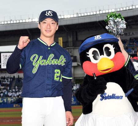 　好投で３勝目を挙げ、笑顔を見せる吉村（撮影・佐藤厚）