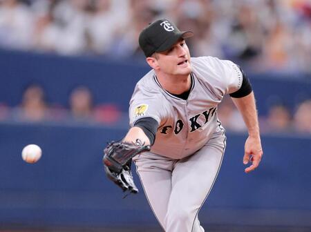 　１回、太田の打球にグラブを出すグリフィン