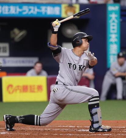 　３回、三塚は空振りの三振に倒れる（撮影・坂部計介）