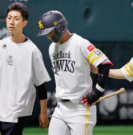 ソフトバンク・今宮　左脇腹付近の違和感で抹消へ　代わってダウンズが昇格