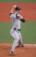 　力投する先発のグリフィン（撮影・坂部計介）