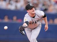 　１回、太田の打球にグラブを出すグリフィン