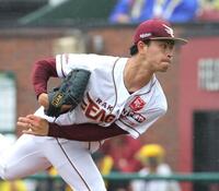 　力投する先発の古謝（撮影・西岡正）