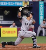 　３回、三塚は空振りの三振に倒れる（撮影・坂部計介）