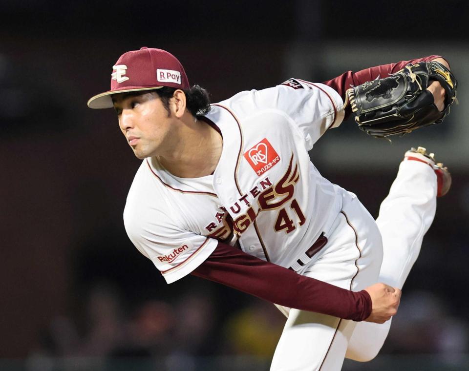 　８回、阪神打線を無失点に抑える加治屋