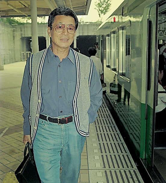 　地下鉄で球場へ通うオリックス時代の仰木監督＝１９９５年