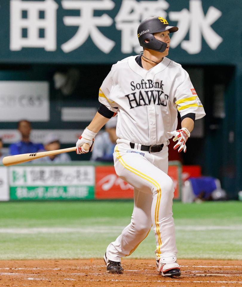 　２回、秋広が右越えに先制ソロを放つ
