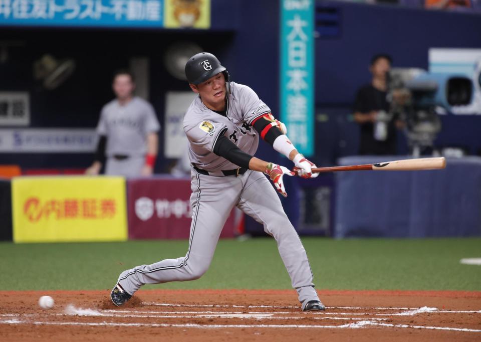 　７回、坂本は空振り三振に倒れる（撮影・坂部計介）