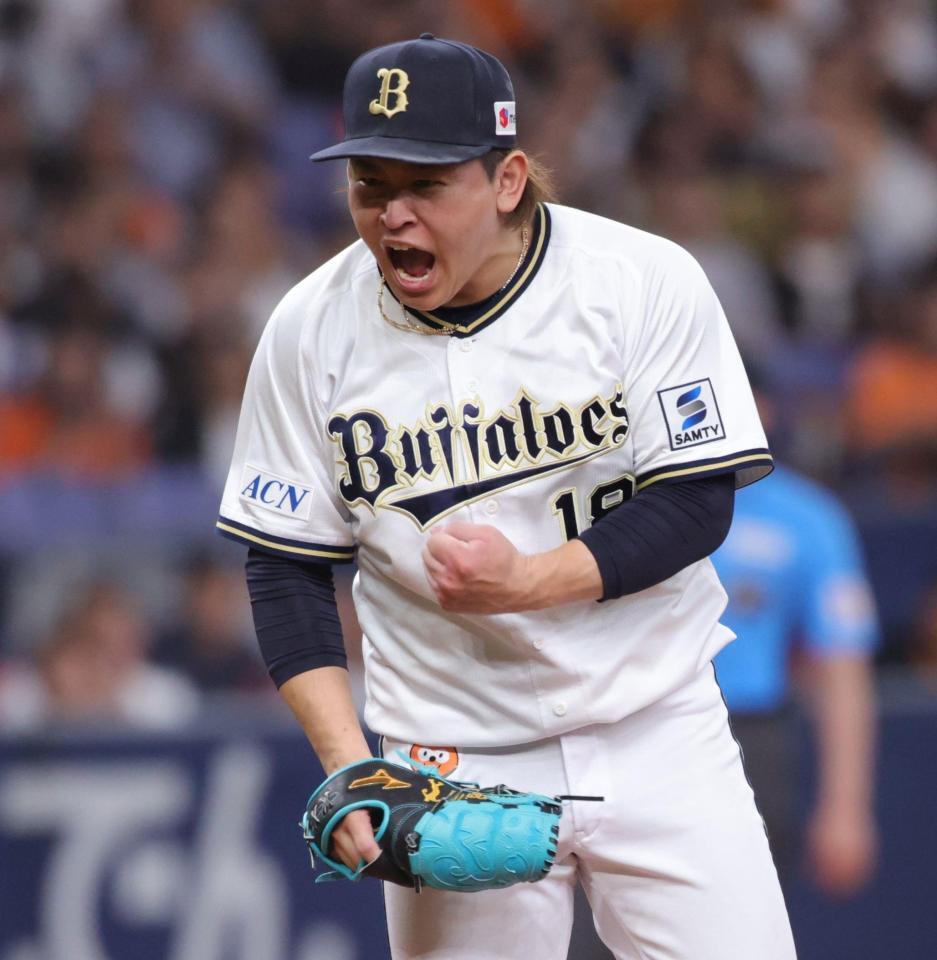 　６回、吉川を三振に仕留め、吠える宮城（撮影・坂部計介）