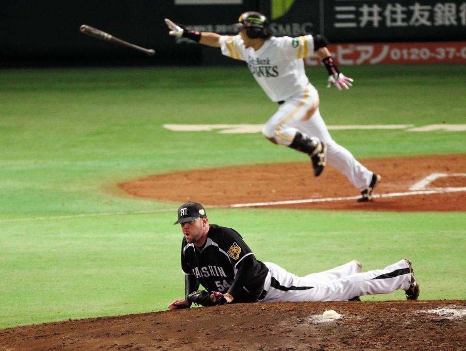 　松田に中前適時打を打たれるメッセンジャー＝１４年１０月