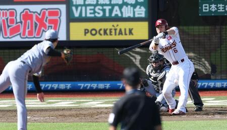 　８回、及川から死球を受ける村林（撮影・金田祐二）