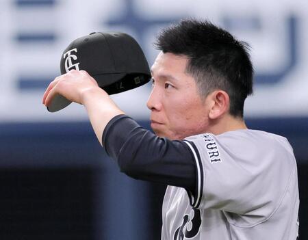 　５回、西川に２点二塁打を許した戸郷