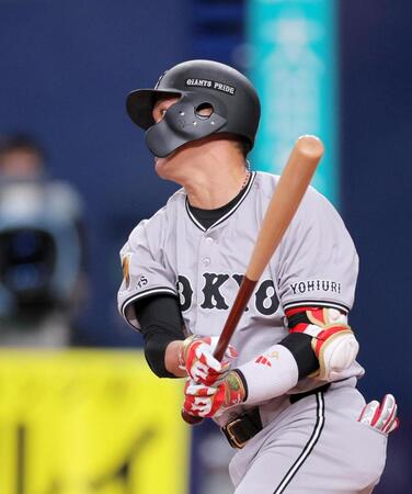 　７回、中前打を放つ坂本