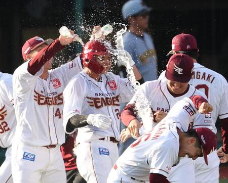 楽天・三木監督が緊迫場面でルーキー起用の大胆采配　信頼が生んだサヨナラ勝利に「全員を信じている」と迷いなし