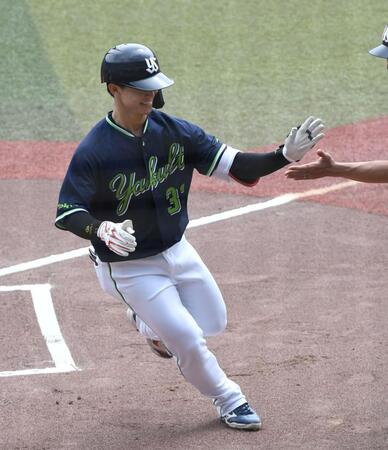 ヤクルト・内山　３号２ラン含む３安打３打点「苦しい状況の中で、何とかチームのために打ちたいと」