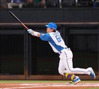 　１０回、サヨナラソロを放った田宮（撮影・中島達哉）